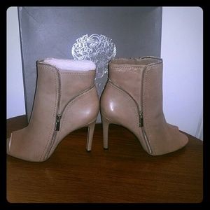 Vince Camuto Klayton Peep Toe bootie